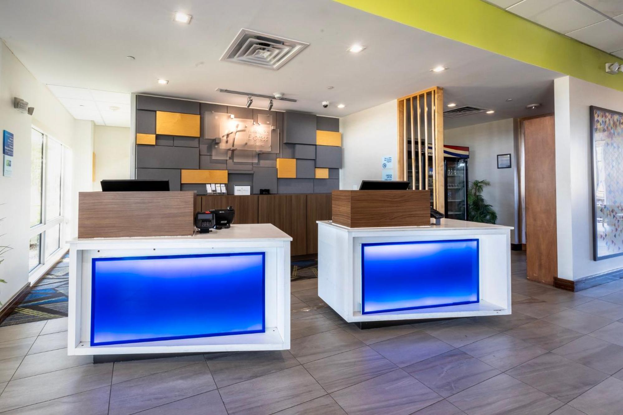Holiday Inn Express & Suites Dallas Ne Arboretum Garland Exterior foto